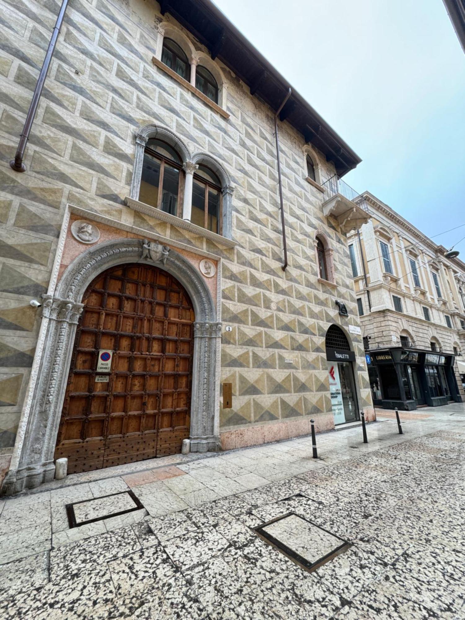 Palazzo Confalonieri Da Lisca Верона Екстериор снимка