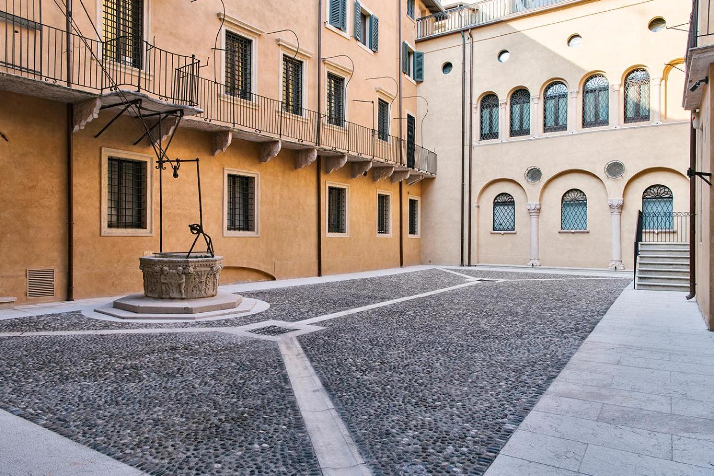 Palazzo Confalonieri Da Lisca Верона Екстериор снимка