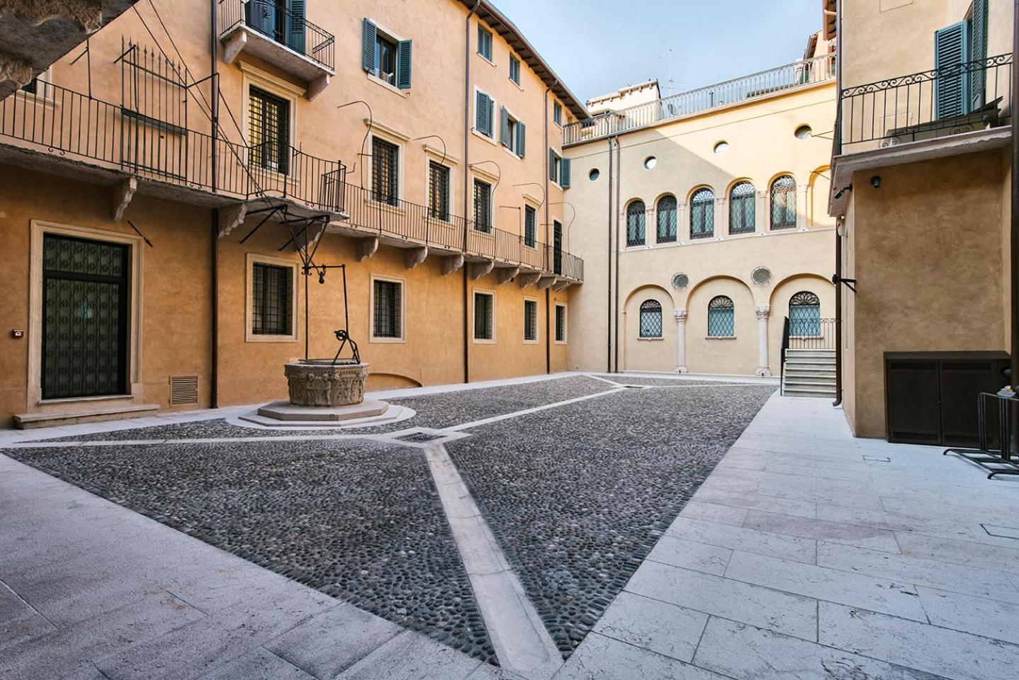 Palazzo Confalonieri Da Lisca Верона Екстериор снимка
