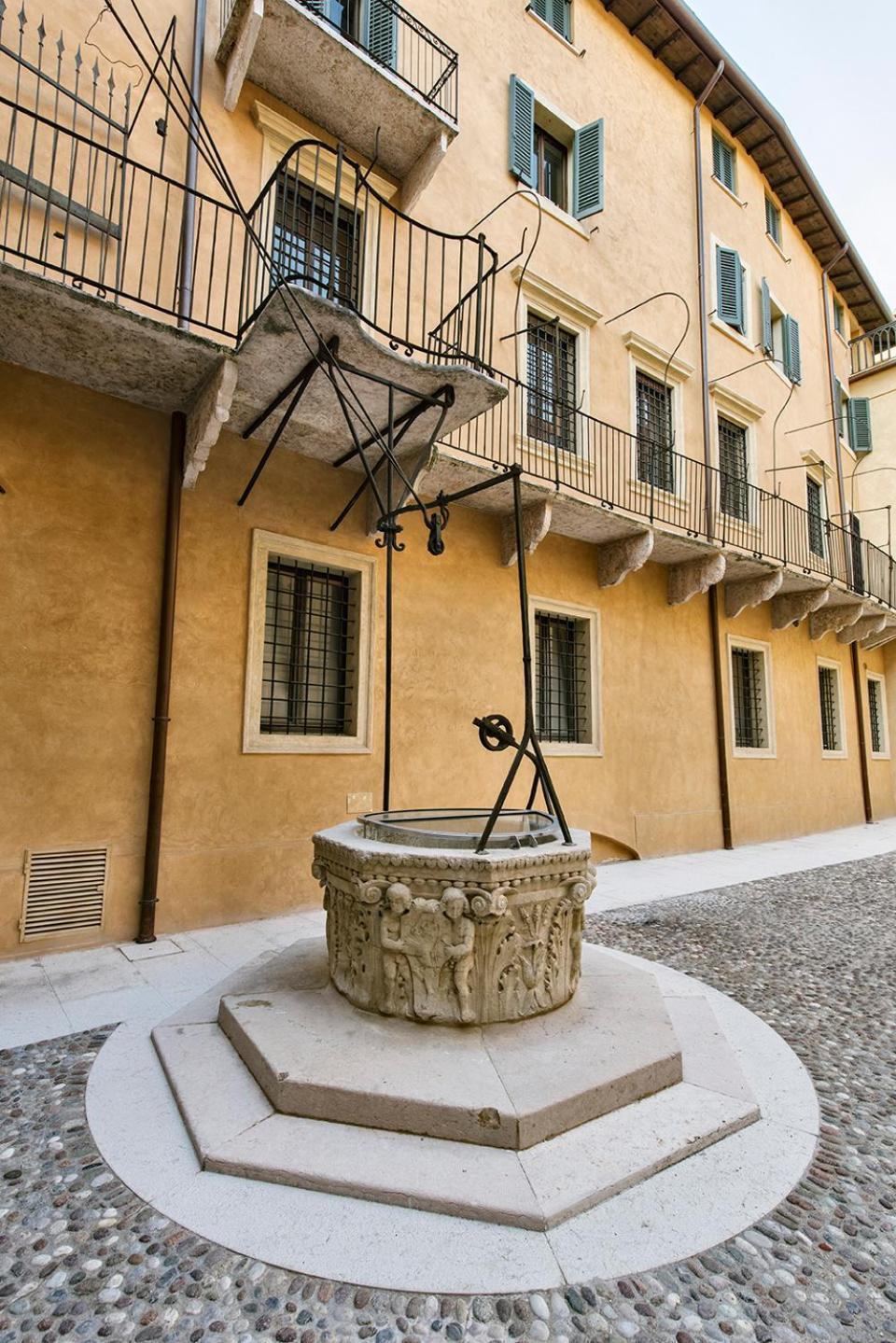 Palazzo Confalonieri Da Lisca Верона Екстериор снимка